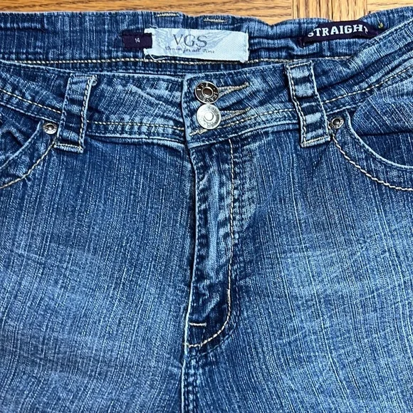 LIGHTLY USED VGS STRAIGHT JEANS WITH CUTE BACK POCKETS - Picture 3 of 4